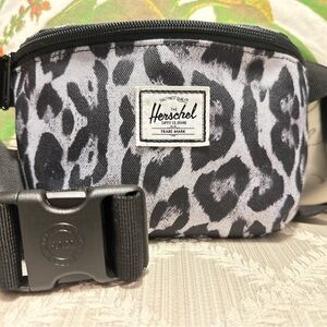 NWOT Herschel B&W Leopard Print Belt Bag